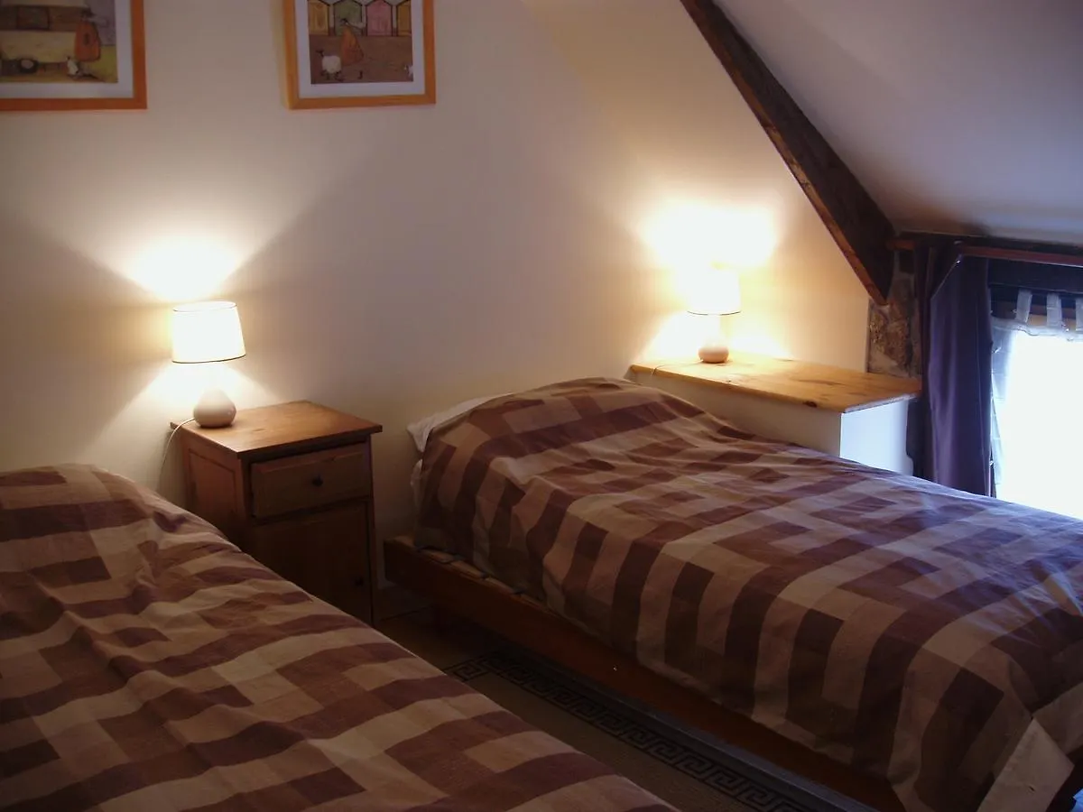 Gites De Lenvos Pontivy Bed & Breakfast